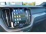 Volvo XC60 T6 Plug-in hybrid AWD Plus Dark Long Range | Trekhaak | Panoramisch schuif/kanteldak | 360 graden camera | Stoel en stuurwielverwarming | Parkeerverwarming | Adaptieve cruise control incl. BLIS |