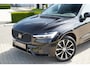 Volvo XC60 T6 Plug-in hybrid AWD Plus Dark Long Range | Trekhaak | Panoramisch schuif/kanteldak | 360 graden camera | Stoel en stuurwielverwarming | Parkeerverwarming | Adaptieve cruise control incl. BLIS |