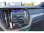 Volvo XC60 T6 Plug-in hybrid AWD Plus Dark Long Range | Trekhaak | Panoramisch schuif/kanteldak | 360 graden camera | Stoel en stuurwielverwarming | Parkeerverwarming | Adaptieve cruise control incl. BLIS |