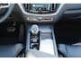 Volvo XC60 T6 Plug-in hybrid AWD Plus Dark Long Range | Trekhaak | Panoramisch schuif/kanteldak | 360 graden camera | Stoel en stuurwielverwarming | Parkeerverwarming | Adaptieve cruise control incl. BLIS |