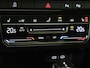 Volkswagen T-Roc 1.5 TSI R-Line Business | Panoramadak | Trekhaak | BEATS audio | Black style | Parkeerassistent | Keyless | Achteruitrijcamera | Stoelverwarming |