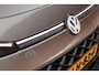 Volkswagen T-Roc 1.5 eTSI 150pk DSG R-Line Black Style Panoramadak Trekhaak Camera Stoelverwarming Navigatie