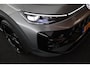 Volkswagen T-Roc 1.5 eTSI 150pk DSG R-Line Black Style Panoramadak Trekhaak Camera Stoelverwarming Navigatie