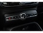 Volvo EX40 Single Motor Extended Range Plus Black Ed. 82 kWh | Adaptieve Cruise Control | Harman Kardon Audio | Stoel-/Stuurverwarming | Parkeercamera | Dodehoek Detectie | Pixel LED | Elektr. Verst. Stoelen + Geheugen | Donker Getint Glas | Warmtepomp |