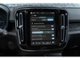 Volvo EX40 Single Motor Extended Range Plus Black Ed. 82 kWh | Adaptieve Cruise Control | Harman Kardon Audio | Stoel-/Stuurverwarming | Parkeercamera | Dodehoek Detectie | Pixel LED | Elektr. Verst. Stoelen + Geheugen | Donker Getint Glas | Warmtepomp |