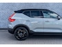 Volvo EX40 Single Motor Extended Range Plus Black Ed. 82 kWh | Adaptieve Cruise Control | Harman Kardon Audio | Stoel-/Stuurverwarming | Parkeercamera | Dodehoek Detectie | Pixel LED | Elektr. Verst. Stoelen + Geheugen | Donker Getint Glas | Warmtepomp |