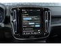Volvo EX40 Single Motor Extended Range Plus Black Ed. 82 kWh | Adaptieve Cruise Control | Harman Kardon Audio | Stoel-/Stuurverwarming | Parkeercamera | Dodehoek Detectie | Pixel LED | Elektr. Verst. Stoelen + Geheugen | Donker Getint Glas | Warmtepomp |