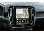 Volvo EX40 Single Motor Extended Range Plus Black Ed. 82 kWh | Adaptieve Cruise Control | Harman Kardon Audio | Stoel-/Stuurverwarming | Parkeercamera | Dodehoek Detectie | Pixel LED | Elektr. Verst. Stoelen + Geheugen | Donker Getint Glas | Warmtepomp |