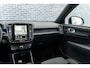 Volvo EX40 Single Motor Extended Range Plus Black Ed. 82 kWh | Adaptieve Cruise Control | Harman Kardon Audio | Stoel-/Stuurverwarming | Parkeercamera | Dodehoek Detectie | Pixel LED | Elektr. Verst. Stoelen + Geheugen | Donker Getint Glas | Warmtepomp |