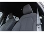 Volvo EX40 Single Motor Extended Range Plus Black Ed. 82 kWh | Adaptieve Cruise Control | Harman Kardon Audio | Stoel-/Stuurverwarming | Parkeercamera | Dodehoek Detectie | Pixel LED | Elektr. Verst. Stoelen + Geheugen | Donker Getint Glas | Warmtepomp |