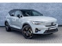 Volvo EX40 Single Motor Extended Range Plus Black Ed. 82 kWh | Adaptieve Cruise Control | Harman Kardon Audio | Stoel-/Stuurverwarming | Parkeercamera | Dodehoek Detectie | Pixel LED | Elektr. Verst. Stoelen + Geheugen | Donker Getint Glas | Warmtepomp |