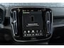 Volvo EX40 Single Motor Extended Range Plus Black Ed. 82 kWh | Adaptieve Cruise Control | Harman Kardon Audio | Stoel-/Stuurverwarming | Parkeercamera | Dodehoek Detectie | Pixel LED | Elektr. Verst. Stoelen + Geheugen | Donker Getint Glas | Warmtepomp |