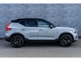 Volvo EX40 Single Motor Extended Range Plus Black Ed. 82 kWh | Adaptieve Cruise Control | Harman Kardon Audio | Stoel-/Stuurverwarming | Parkeercamera | Dodehoek Detectie | Pixel LED | Elektr. Verst. Stoelen + Geheugen | Donker Getint Glas | Warmtepomp |