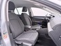 Volkswagen Golf 1.0 TSI Life Navigatie - PDC - Side Assist - Camera - ACC - Sfeerverlichting