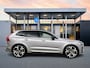 Volvo XC60 T8 Recharge Ultra Dark Executive | 22" | Heico Diffusor | Getint & Gelamineerd Glas | Alarmklasse 3 | Black Edition Interieur | Luchtvering | Bowers & Wilkins | Geventileerd Nappa | Massagestoelen | Head-Up | 360 Camera | Elektr. verst. Stoelen | Full LED