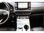 Hyundai Kona Electric EV Premium 64 kWh | SOH 99.2% | Trekhaak | Leer | Adaptive + Lane + Blindspot | Premium Audio + Apple + All Season banden | Dealer onderhouden