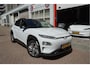 Hyundai Kona Electric EV Premium 64 kWh | SOH 99.2% | Trekhaak | Leer | Adaptive + Lane + Blindspot | Premium Audio + Apple + All Season banden | Dealer onderhouden