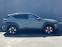 Hyundai Kona 1.6 GDI HEV Premium Sky / Automaat / Schuifdak / Leder / Camera 360° / Stoelventilatie / Stuur- en stoelverwarming / Apple Carplay Android / 18" LM wielen /