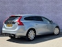 Volvo V60 1.6 T3 R-Design | Trekhaak | Cruis control | Stoelverwarming | 17" | Parkeersensoren achter | All-season banden |