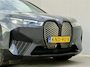 BMW iX M60 Excellence 112 kWh / SOH 94% / 1e eigenaars auto / Schadevrij / BTW Auto /  2500kg Trekgewicht / Wegklapbare Trekhaak / Panoramadak Sky Lounge / 22"/ Soft Close / Bowers & Wilkins / Head Up Display / Elektr. Stoelen / Luxe Lederen Bekleding / Stoel Ventilatie & Stoelverwarming /