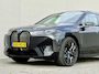 BMW iX M60 Excellence 112 kWh / SOH 94% / 1e eigenaars auto / Schadevrij / BTW Auto /  2500kg Trekgewicht / Wegklapbare Trekhaak / Panoramadak Sky Lounge / 22"/ Soft Close / Bowers & Wilkins / Head Up Display / Elektr. Stoelen / Luxe Lederen Bekleding / Stoel Ventilatie & Stoelverwarming /