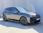 BMW iX M60 Excellence 112 kWh / SOH 94% / 2500kg Trekgewicht / Wegklapbare Trekhaak / Panoramadak Sky Lounge / 22"/ Soft Close / Bowers & Wilkins / Head Up Display / Elektr. Stoelen / Luxe Lederen Bekleding / Stoel Ventilatie & Stoelverwarming /