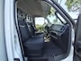 IVECO Daily 35C16H 2.3 410 Automaat Meubelbak 3-Persoons Euro 6 Camera Navi Bluetooth Airco Cruise Control Led Lat om Lat betimmering Achterdeuren 1e Eigenaar Toegestane max. massa voertuig 3500 kg