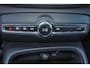 Volvo XC40 B3 Plus Black Edition - IntelliSafe Assist & Surround - 360º Camera - Harman/Kardon audio - Verwarmde voorstoelen & stuur - Parkeersensoren voor & achter - Elektr. bedienb. voorstoelen met geheugen links - Draadloze tel. lader - Standkachel - Extra getint glas - 20' LMV