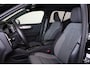 Volvo XC40 B3 Plus Black Edition - IntelliSafe Assist & Surround - 360º Camera - Harman/Kardon audio - Verwarmde voorstoelen & stuur - Parkeersensoren voor & achter - Elektr. bedienb. voorstoelen met geheugen links - Draadloze tel. lader - Standkachel - Extra getint glas - 20' LMV