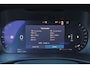 Volvo XC40 B3 Plus Black Edition - IntelliSafe Assist & Surround - 360º Camera - Harman/Kardon audio - Verwarmde voorstoelen & stuur - Parkeersensoren voor & achter - Elektr. bedienb. voorstoelen met geheugen links - Draadloze tel. lader - Standkachel - Extra getint glas - 20' LMV