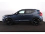 Volvo XC40 B3 Plus Black Edition - IntelliSafe Assist & Surround - 360º Camera - Harman/Kardon audio - Verwarmde voorstoelen & stuur - Parkeersensoren voor & achter - Elektr. bedienb. voorstoelen met geheugen links - Draadloze tel. lader - Standkachel - Extra getint glas - 20' LMV