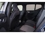 Volvo XC40 B3 Plus Black Edition - IntelliSafe Assist & Surround - 360º Camera - Harman/Kardon audio - Verwarmde voorstoelen & stuur - Parkeersensoren voor & achter - Elektr. bedienb. voorstoelen met geheugen links - Draadloze tel. lader - Standkachel - Extra getint glas - 20' LMV