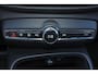 Volvo XC40 B3 Plus Black Edition - IntelliSafe Assist & Surround - 360º Camera - Harman/Kardon audio - Verwarmde voorstoelen & stuur - Parkeersensoren voor & achter - Elektr. bedienb. voorstoelen met geheugen links - Draadloze tel. lader - Standkachel - Extra getint glas - 20' LMV