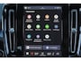 Volvo XC40 B3 Plus Black Edition - IntelliSafe Assist & Surround - 360º Camera - Harman/Kardon audio - Verwarmde voorstoelen & stuur - Parkeersensoren voor & achter - Elektr. bedienb. voorstoelen met geheugen links - Draadloze tel. lader - Standkachel - Extra getint glas - 20' LMV