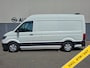 Volkswagen Crafter 35 2.0TDI L3H3 3-Persoons Camera Navi Cruise Control Voorruitverwarming Pdc DAB+ Bluetooth Airco Highline Betonplex vloer Wandbetimmering Schuifdeur Regen-Lichtsensor 2.500KG Trekgewicht Origineel Nederlandse Auto