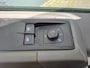 Volkswagen Crafter 35 2.0TDI L3H3 3-Persoons Camera Navi Cruise Control Voorruitverwarming Pdc DAB+ Bluetooth Airco Highline Betonplex vloer Wandbetimmering Schuifdeur Regen-Lichtsensor 2.500KG Trekgewicht Origineel Nederlandse Auto