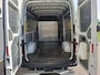 Volkswagen Crafter 35 2.0TDI L3H3 3-Persoons Camera Navi Cruise Control Voorruitverwarming Pdc DAB+ Bluetooth Airco Highline Betonplex vloer Wandbetimmering Schuifdeur Regen-Lichtsensor 2.500KG Trekgewicht Origineel Nederlandse Auto