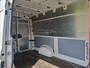 Volkswagen Crafter 35 2.0TDI L3H3 3-Persoons Camera Navi Cruise Control Voorruitverwarming Pdc DAB+ Bluetooth Airco Highline Betonplex vloer Wandbetimmering Schuifdeur Regen-Lichtsensor 2.500KG Trekgewicht Origineel Nederlandse Auto