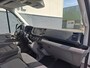 Volkswagen Crafter 35 2.0TDI L3H3 3-Persoons Camera Navi Cruise Control Voorruitverwarming Pdc DAB+ Bluetooth Airco Highline Betonplex vloer Wandbetimmering Schuifdeur Regen-Lichtsensor 2.500KG Trekgewicht Origineel Nederlandse Auto