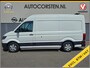 Volkswagen Crafter 35 2.0TDI L3H3 3-Persoons Camera Navi Airco Cruise Control Voorruitverwarming Pdc DAB+ Bluetooth Airco Highline Betonplex vloer Wandbetimmering Schuifdeur Regen-Lichtsensor 2.500KG Trekgewicht Origineel Nederlandse Auto