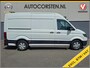 Volkswagen Crafter 35 2.0TDI L3H3 3-Persoons Camera Navi Airco Cruise Control Voorruitverwarming Pdc DAB+ Bluetooth Airco Highline Betonplex vloer Wandbetimmering Schuifdeur Regen-Lichtsensor 2.500KG Trekgewicht Origineel Nederlandse Auto