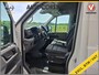 Volkswagen Crafter 35 2.0TDI L3H3 3-Persoons Camera Navi Airco Cruise Control Voorruitverwarming Pdc DAB+ Bluetooth Airco Highline Betonplex vloer Wandbetimmering Schuifdeur Regen-Lichtsensor 2.500KG Trekgewicht Origineel Nederlandse Auto