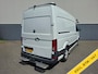 Volkswagen Crafter 35 2.0TDI L3H3 3-Persoons Camera Navi Cruise Control Voorruitverwarming Pdc DAB+ Bluetooth Airco Highline Betonplex vloer Wandbetimmering Schuifdeur Regen-Lichtsensor 2.500KG Trekgewicht Origineel Nederlandse Auto