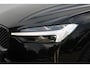 Volvo XC60 T6 350PK Plug-in hybrid AWD Plus Dark | Adaptive Cruise & Pilot Assist | Semi Elektr. Trekhaak | Panoramisch Schuif-/Kanteldak | 360 Camera | Head-Up Display | Stoelverwarming voor & achter | Stuurverwarming | Elektr. Achterklep | Premium Harman/Kardon Audio |