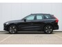 Volvo XC60 T6 350PK Plug-in hybrid AWD Plus Dark | Adaptive Cruise & Pilot Assist | Semi Elektr. Trekhaak | Panoramisch Schuif-/Kanteldak | 360 Camera | Head-Up Display | Stoelverwarming voor & achter | Stuurverwarming | Elektr. Achterklep | Premium Harman/Kardon Audio |