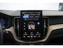 Volvo XC60 T6 350PK Plug-in hybrid AWD Plus Dark | Adaptive Cruise & Pilot Assist | Semi Elektr. Trekhaak | Panoramisch Schuif-/Kanteldak | 360 Camera | Head-Up Display | Stoelverwarming voor & achter | Stuurverwarming | Elektr. Achterklep | Premium Harman/Kardon Audio |