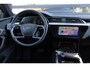 Audi E-tron E-tron 50 quattro Launch edition Black 71 kWh | NAP | Pano | Apple Carplay | Luchtvering | Memory | Trekhaak | 22 Inch