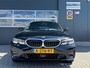 BMW 3-Serie Touring 318d High Executive | Navi Prof | HK Audio | 18 inch | Leder | LED | Stoelverw. | CarPlay | 3-zone Clima | PDC