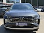 Hyundai Tucson 1.6 T-GDI HEV N Line VAN: 36.900,- VOOR: 34.877,- UW WKVOORDEEL: 2.023,-| PANO |DEALER ONDERHOUDEN| HYUNDAI GARANTIE T/M 02-2028| STOELVENTILATIE + VERWARMING| CAMERA | FULL OPTIONS| ACHTERBANK VERWARMD