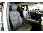 Volvo XC60 2.0 T6 Plug-in hybrid AWD 293kW/399pk Aut8 Long Range Edition Bright NIEUWSTAAT! PANORAMADAK + LEDER + ADAPT.CRUISE + PILOT ASSIST + GOOGLE NAVIGATIE&SERVICES + EL.WEGKLABARE TREKHAAK + SPATLAPPEN + CAMERA + PARKSENSOREN + 19" LM-VELGEN!!